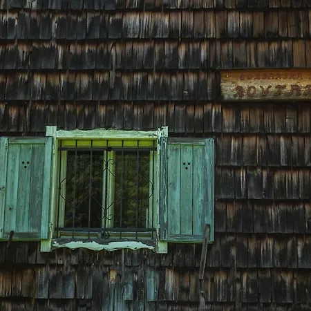 For Big Groups, Nature Is Calling Chalet
